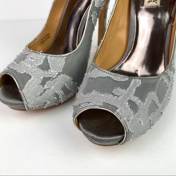 Badgley Mischka | Gray Silver Roxie Platform Pumps 8M - Picture 6 of 11